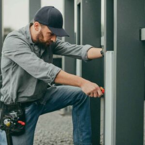 Instalación y mantención de portales detectores de metales